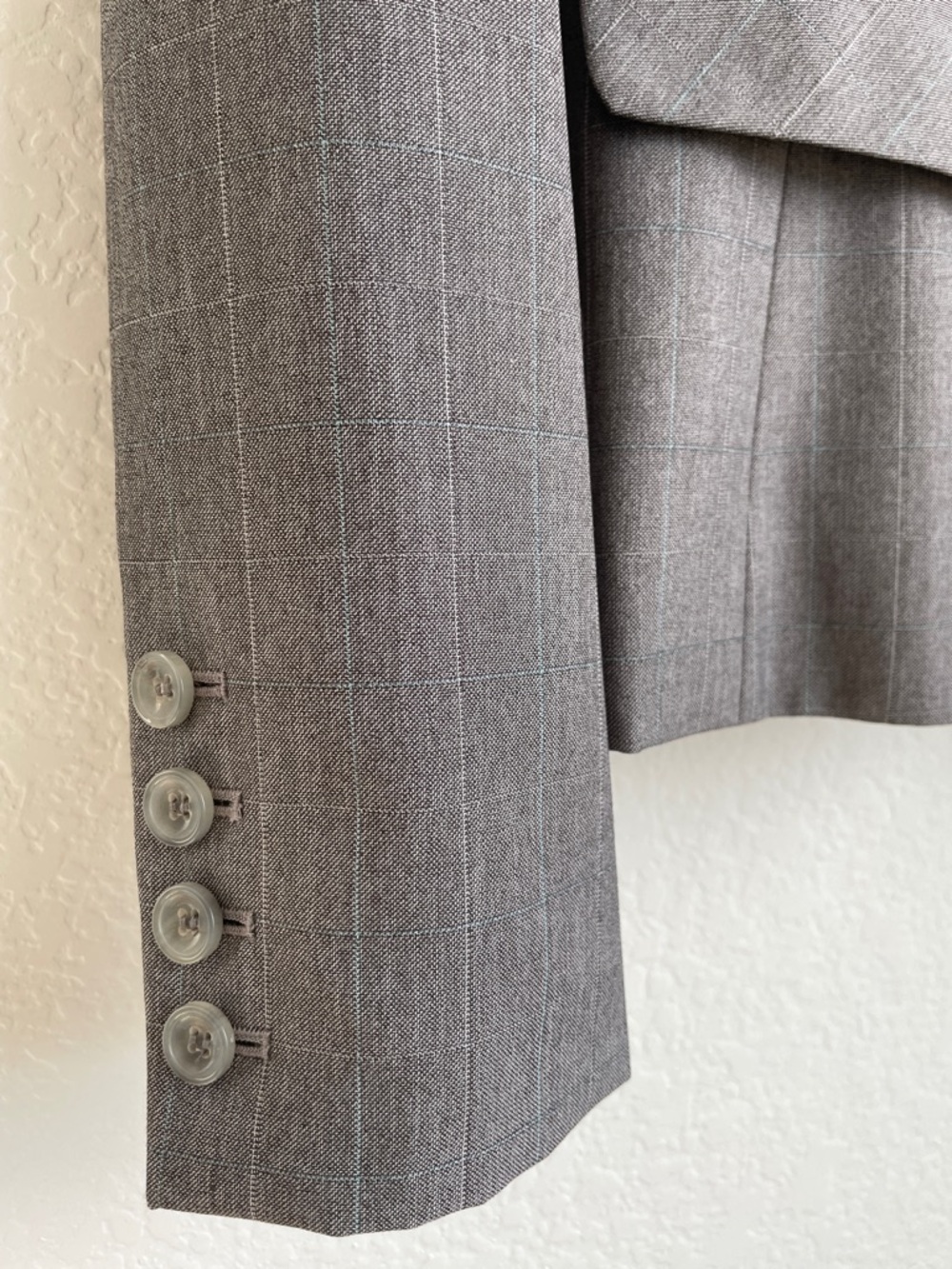 Ann Taylor Gray Pinstripe Tailored Women's Blazer • Size 2 - Picture 4 of 9